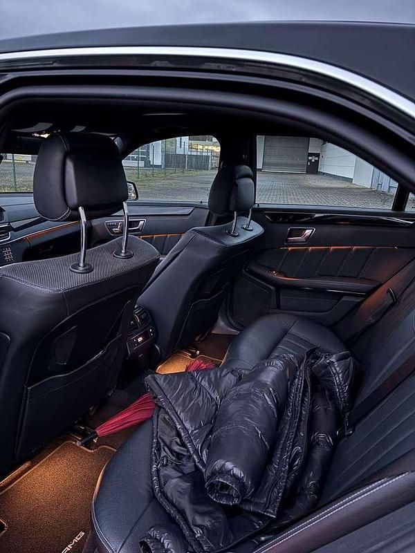 Gebraucht Mercedes E350 AMG line 258 PS (189 kW) 2016 Schwarz Limousine