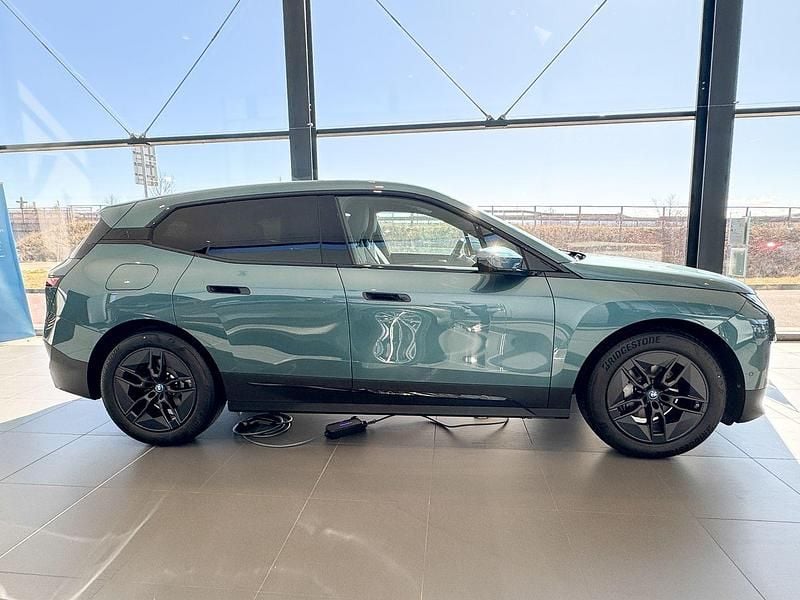 Blue ridge mountain metallic (blau) Gebraucht 2025 BMW iX SUV | 59.980 € (Fairer Preis) - Bild 1/4