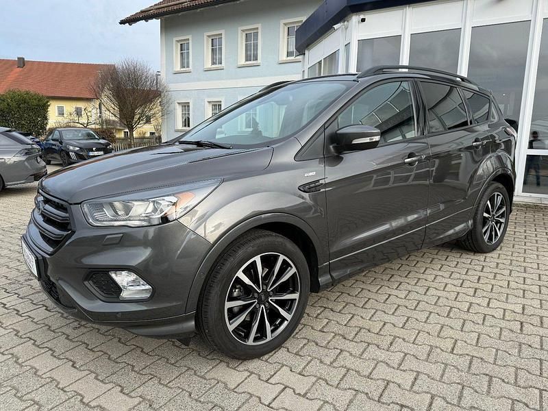 Gebraucht Ford Kuga ST-Line 150 PS (110 kW) 2017 Magneticgrau (metallic) SUV