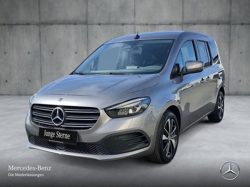 Gebraucht Mercedes T180 Progressive 131 PS (96 kW) 2025 Grau Van / Kleinbus