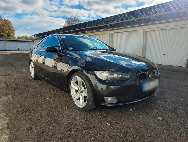 Gebraucht BMW 320 177 PS (130 kW) 2008 Schwarz Coupé