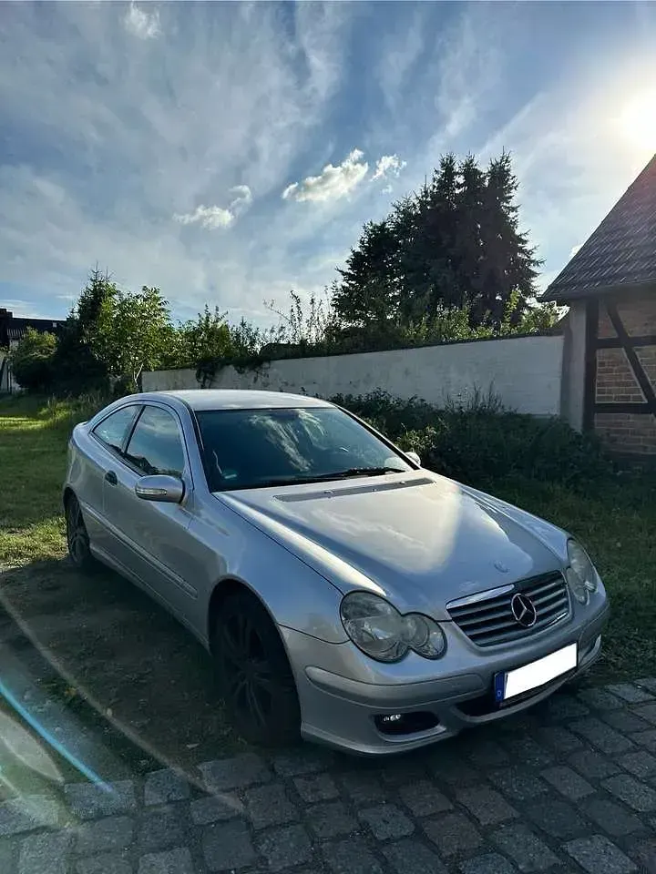 Gebraucht Mercedes C180 143 PS (105 kW) 2005 Silber Coupé