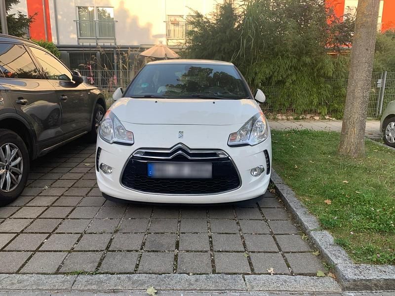 Weiß Gebraucht 2013 DS Automobiles DS3 Kleinwagen | 4.500 € - Bild 1/4