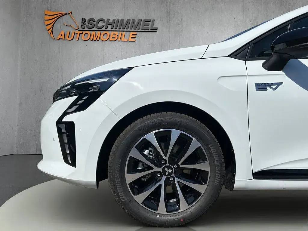 Ny Mitsubishi Colt Plus 143 HK (105 kW) 2025 Vit Halvkombi
