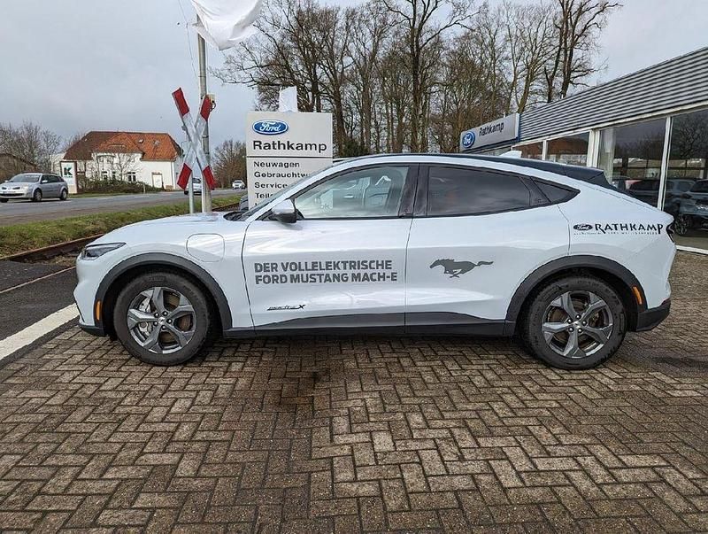 Gebraucht Ford Mustang Mach-E Basis 216 kW (294 PS) 2022 Weiß SUV