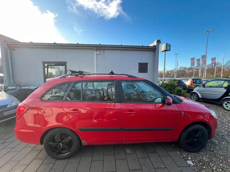 Gebraucht Skoda Fabia Ambition 69 PS (50 kW) 2013 Rot Kombi
