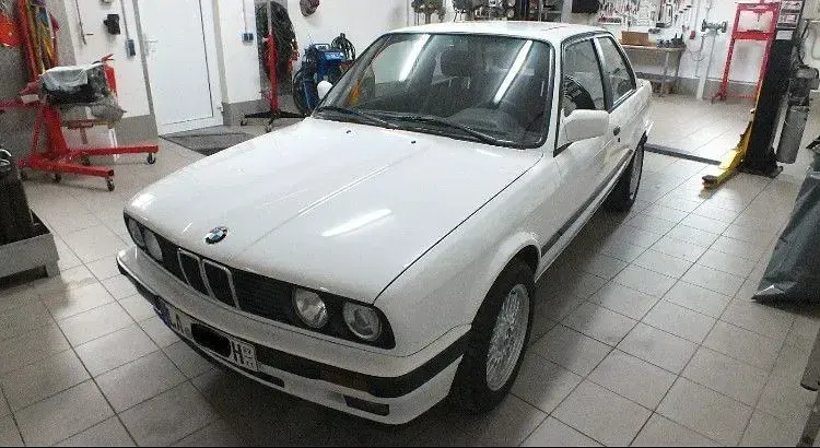 Gebraucht BMW 318 Shadowline 113 PS (83 kW) 1989 Weiß Limousine