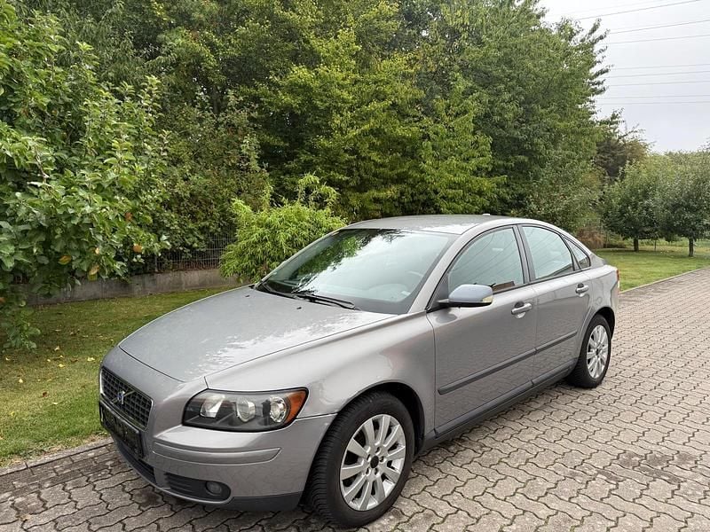 Grau Gebraucht 2005 Volvo S40 Limousine | 3.990 € (Etwas zu teuer) - Bild 1/4