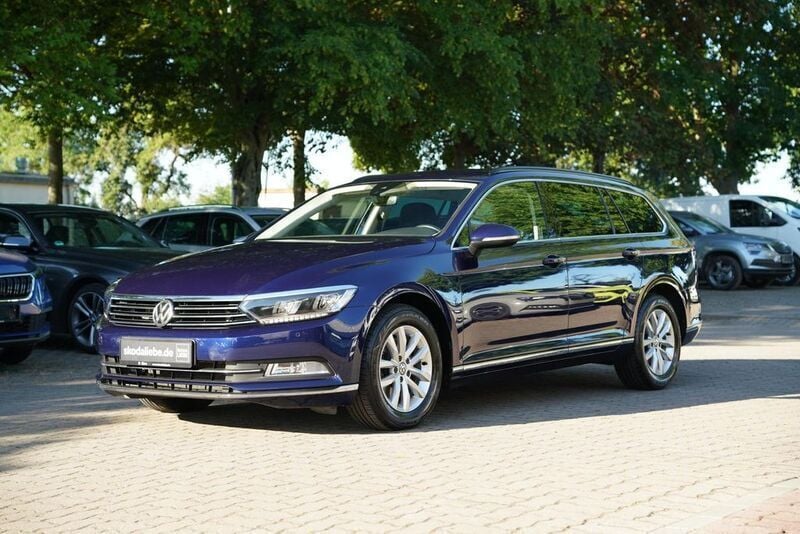 Blau Gebraucht 2019 VW Passat Comfortline Kombi | 19.990 € (Superpreis) - Bild 1/4