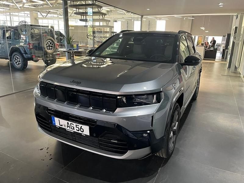 Neu Jeep Compass 145 PS (106 kW) 2026 Grau SUV