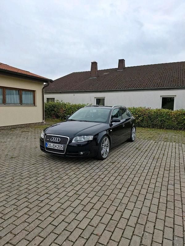 Schwarz Gebraucht 2025 Audi A4 Kombi | 10.200 € - Bild 1/4
