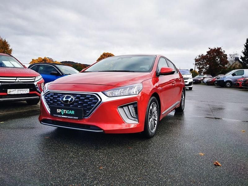 Fiery red / met Gebraucht 2020 Hyundai Ioniq Style Kleinwagen | 20.900 € (Teuer) - Bild 1/4