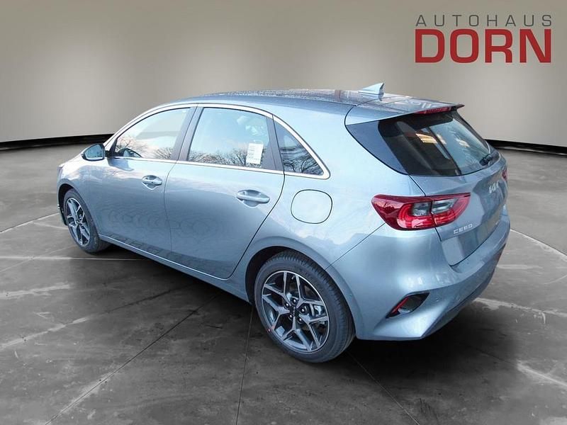 Gebraucht Kia Ceed Spirit 140 PS (102 kW) 2025 Grau Kleinwagen