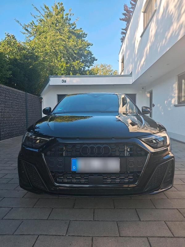 Schwarz Gebraucht 2023 Audi A1 Sportback S-Line Kleinwagen | 29.500 € (Fairer Preis) - Bild 1/4