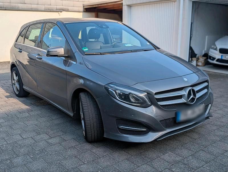 Gebraucht Mercedes B220 177 PS (130 kW) 2017 Grau Van / Kleinbus