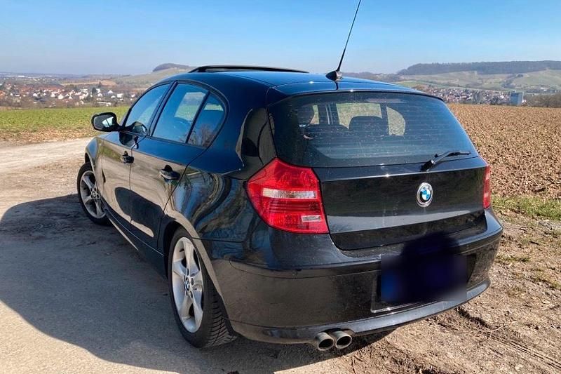 Gebraucht BMW 130 265 PS (194 kW) 2010 Schwarz Kleinwagen