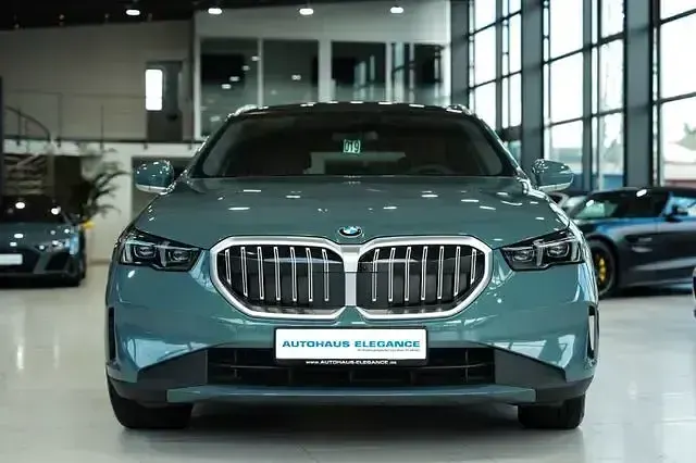 Gebraucht BMW 540 Sport Line 303 PS (222 kW) 2025 Grau Kombi
