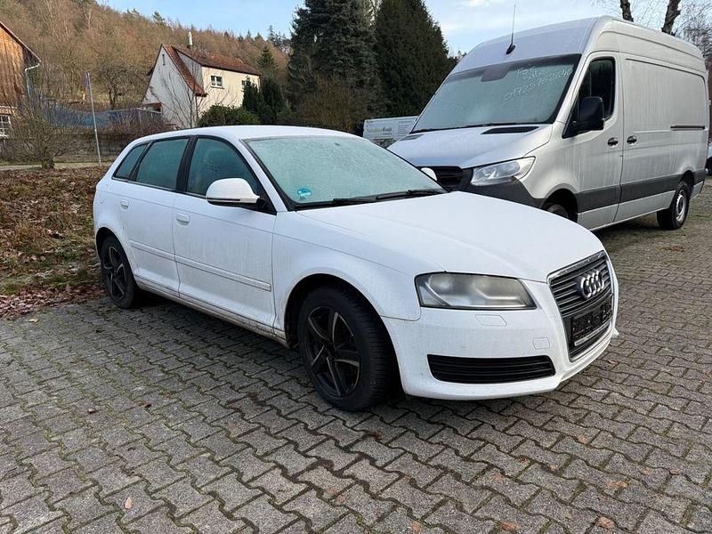 Weiß Gebraucht 2009 Audi A3 Attraction Limousine | 3.490 € (Superpreis) - Bild 1/4