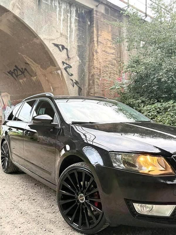 Schwarz Gebraucht 2016 Skoda Octavia Kombi | 6.200 € (Superpreis) - Bild 1/4
