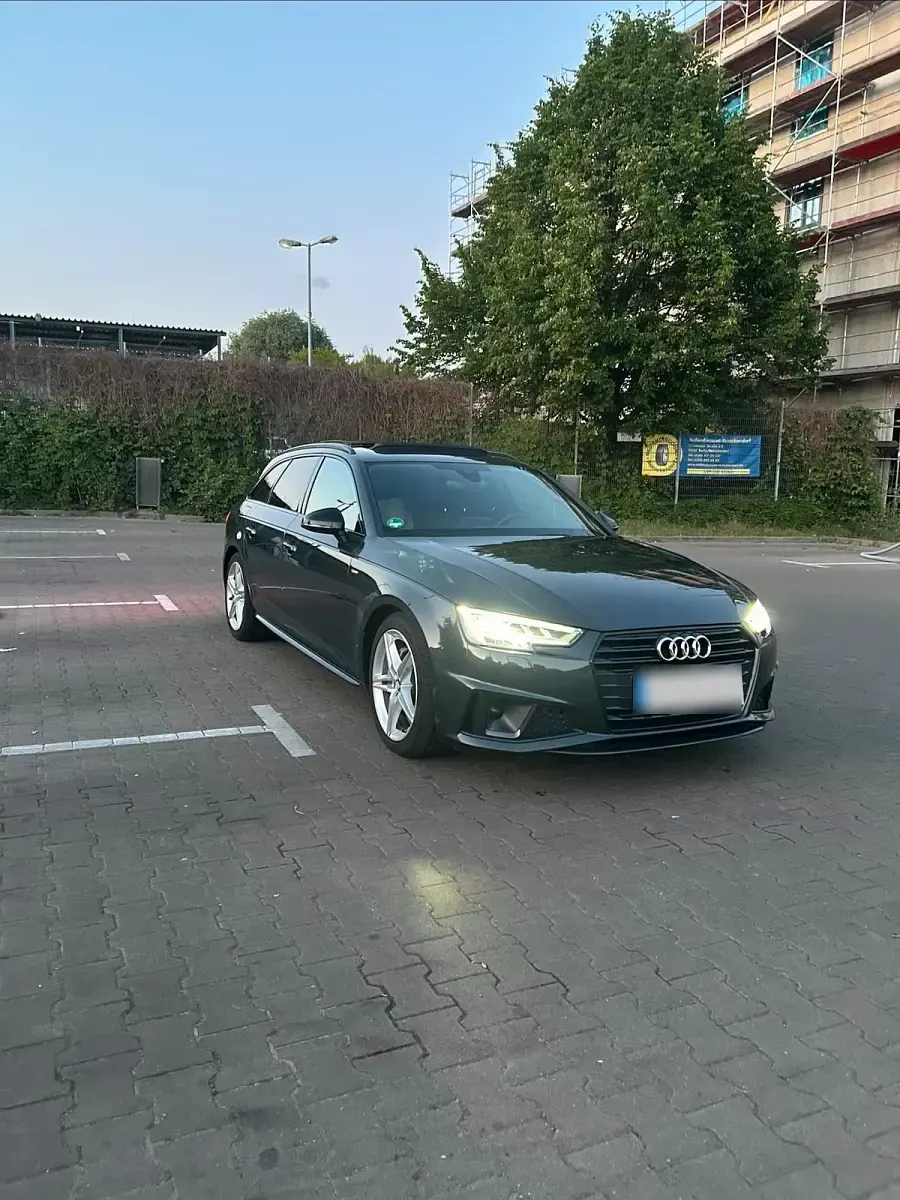 Gebraucht Audi A4 S-Line 190 PS (139 kW) 2018 Grau Kombi