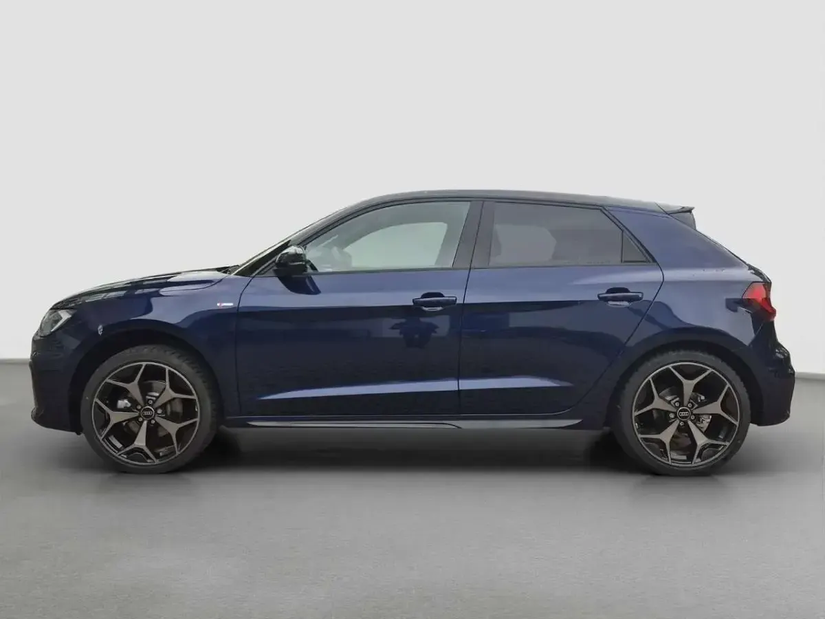 Gebraucht Audi A1 S-Line 116 PS (85 kW) 2025 Navarrablau metallic SUV