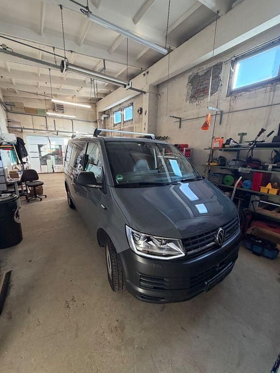 Gebraucht VW Transporter 150 PS (110 kW) 2019 Grau Van