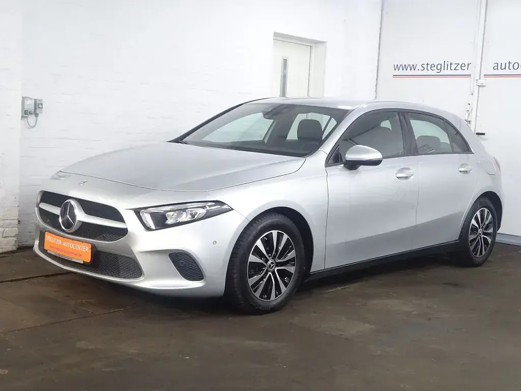 Gebraucht Mercedes A200 150 PS (110 kW) 2022 Silber Limousine