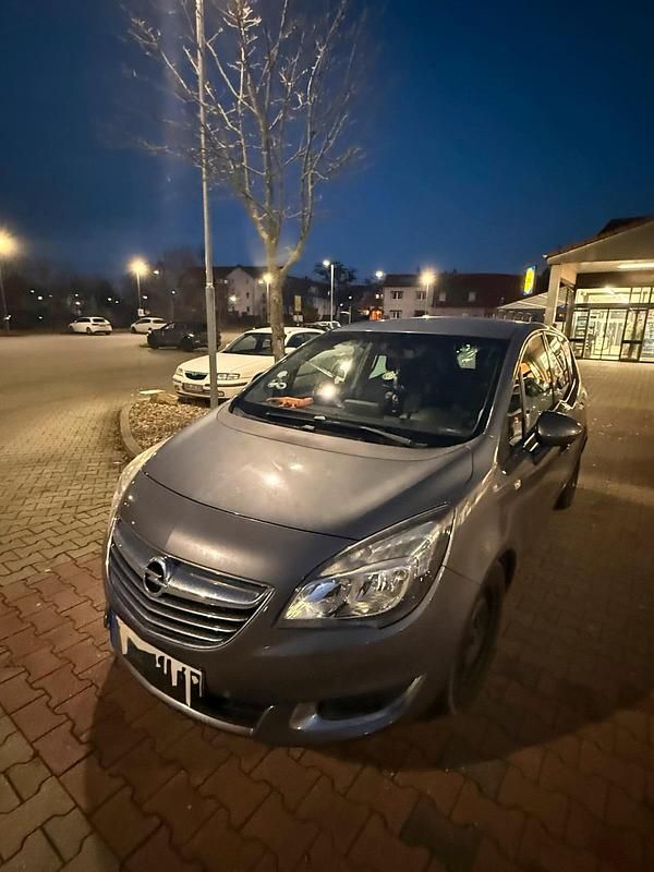 Grau Gebraucht 2015 Opel Meriva Innovation Van / Kleinbus | 5.300 € (Guter Preis) - Bild 1/4
