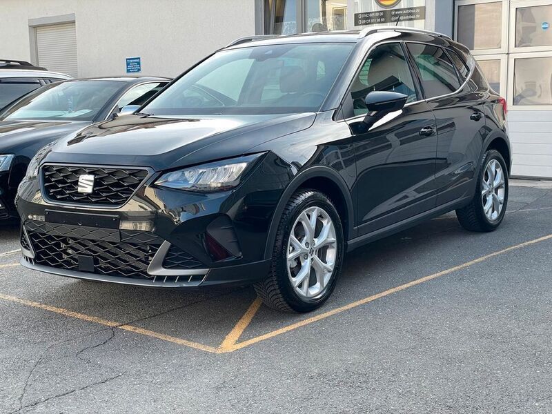 Schwarz Gebraucht 2024 Seat Arona FR SUV | 18.099 € (Guter Preis) - Bild 1/4