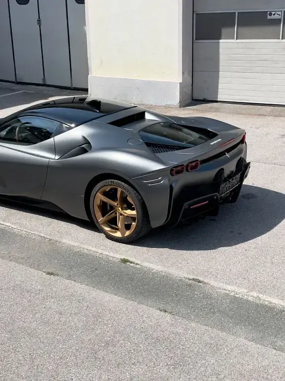 Gebraucht Ferrari SF90 999 PS (734 kW) 2024 Grau