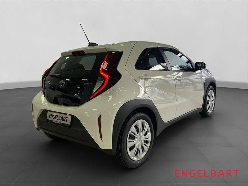Neu Toyota Aygo X PURE 116 PS (85 kW) 2026 Super white SUV