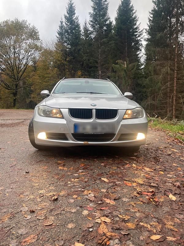 Silber Gebraucht 2007 BMW 320 Kombi | 1.000 € (Superpreis) - Bild 1/4