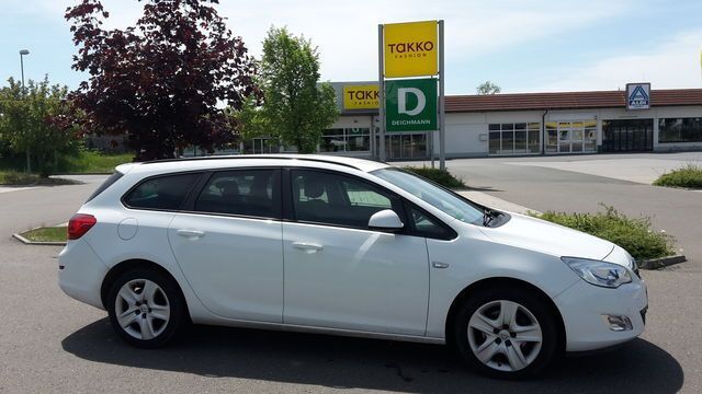 Gebraucht Opel Astra Design Edition 110 PS (80 kW) 2011 Weiß Kombi
