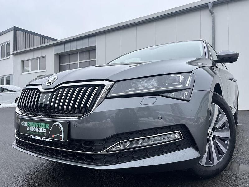 Graphitegrau Gebraucht 2023 Skoda Superb Style Kombi | 30.340 € (Fairer Preis) - Bild 1/4