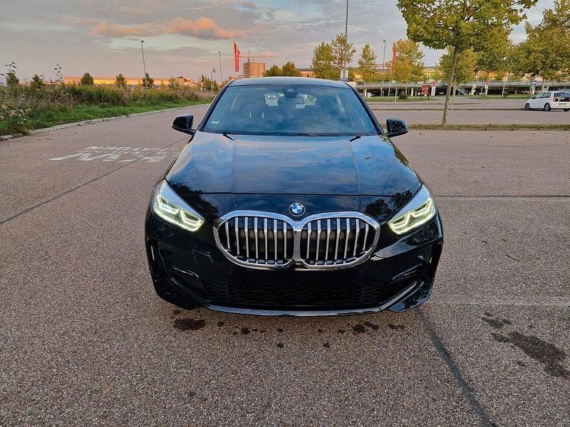 Schwarz Gebraucht 2024 BMW 120 Sport Line Kleinwagen | 29.750 € (Fairer Preis) - Bild 1/4