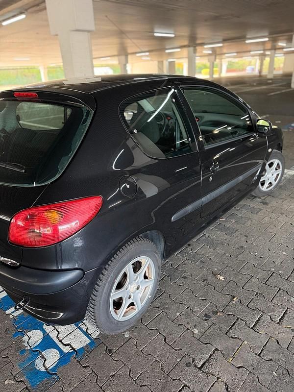 Gebraucht Peugeot 206 68 PS (50 kW) 2004 Schwarz Kleinwagen