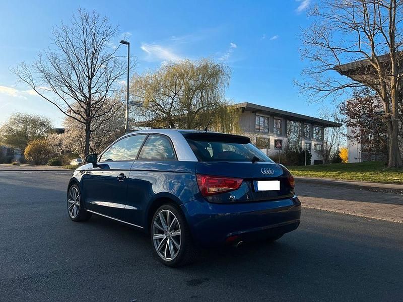 Gebraucht Audi A1 Exclusive 105 PS (77 kW) 2011 Blau Kleinwagen