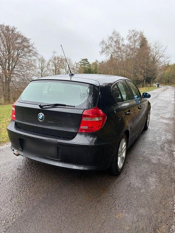 Gebraucht BMW 118 143 PS (105 kW) 2008 Schwarz Kleinwagen