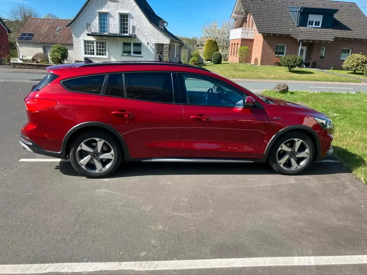 Gebraucht Ford Focus 182 PS (133 kW) 2019 Rot Kombi