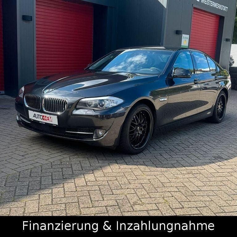 Grau Gebraucht 2011 BMW 528 Shadowline Limousine | 10.400 € (Superpreis) - Bild 1/4