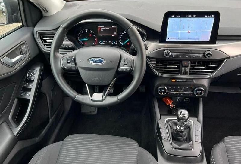 Gebraucht Ford Focus Titanium 125 PS (91 kW) 2019 Grau Limousine