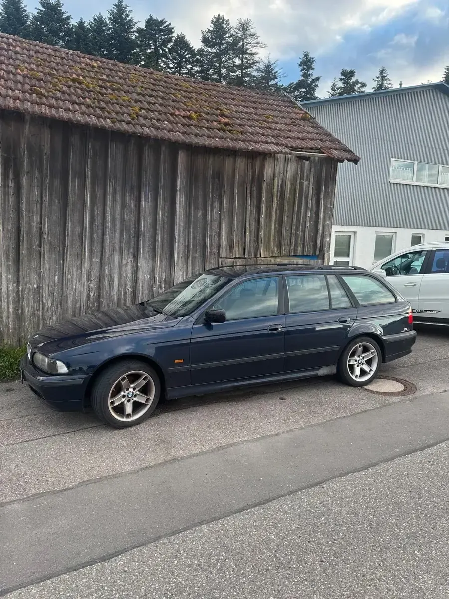 Gebraucht BMW 523 Basis 170 PS (125 kW) 2000 Blau Kombi