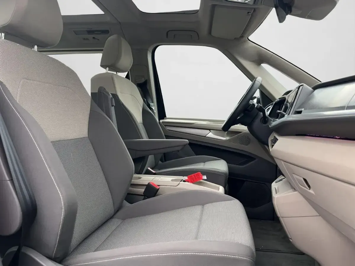 Gebraucht VW Multivan Life 150 PS (110 kW) 2025 Deep black perleffekt (metallic) Van / Kleinbus