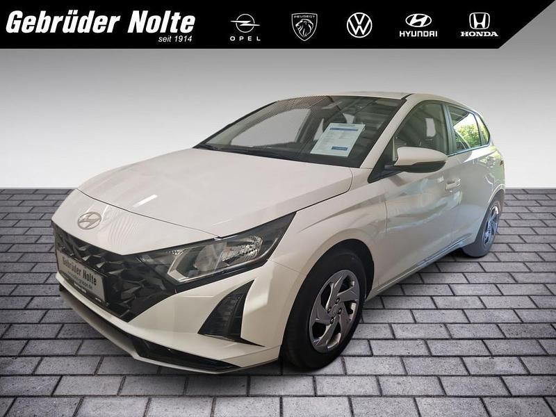 Weiss / Neu 2025 Hyundai i20 Select Limousine | 20.690 € (Fairer Preis) - Bild 1/4
