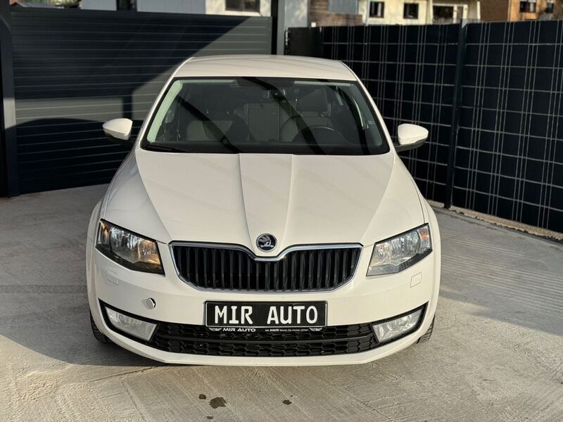 Weiß Gebraucht 2014 Skoda Octavia Elegance Limousine | 11.900 € (Fairer Preis) - Bild 1/4