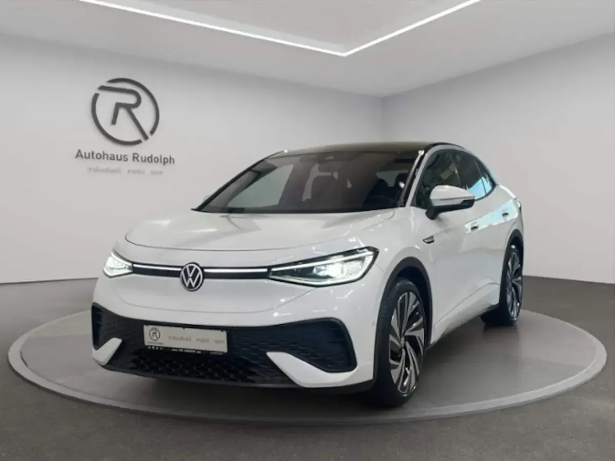 Gebraucht VW ID.5 Pro Performance 150 kW (204 PS) 2023 Gletscherweiß metallic/schwarz (metallic) SUV