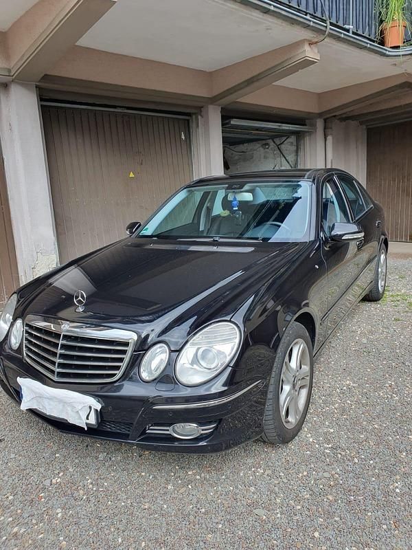 Schwarz Gebraucht 2009 Mercedes E320 Avantgarde Limousine | 6.950 € (Fairer Preis) - Bild 1/4
