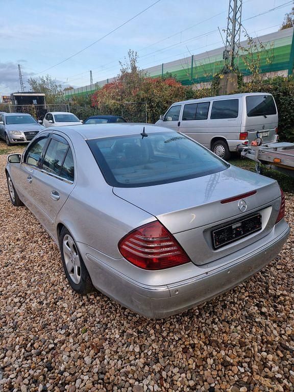 Gebraucht Mercedes E270 177 PS (130 kW) 2003 Silber Limousine