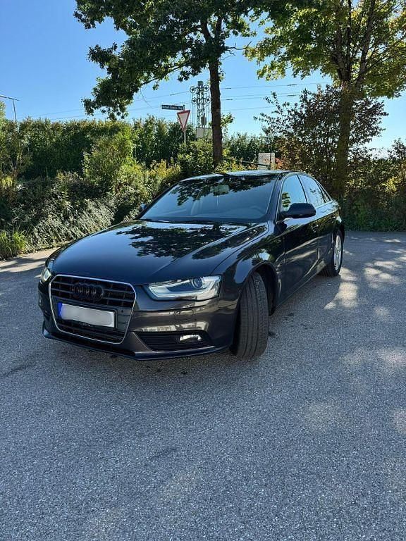 Grau Gebraucht 2013 Audi A4 Ambiente Limousine | 8.300 € (Fairer Preis) - Bild 1/4
