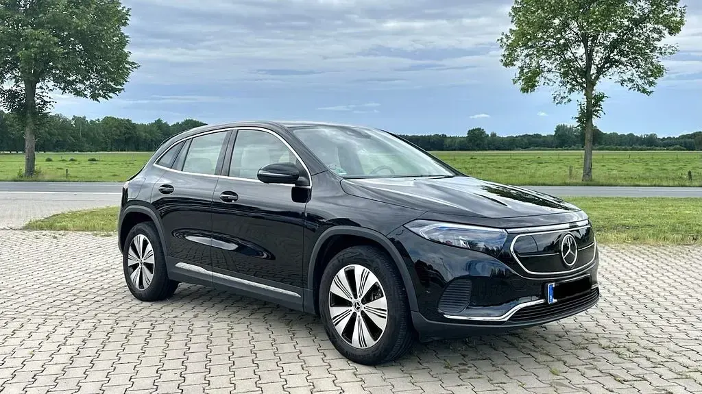 Gebraucht Mercedes EQA250 139 kW (190 PS) 2023 Schwarz SUV